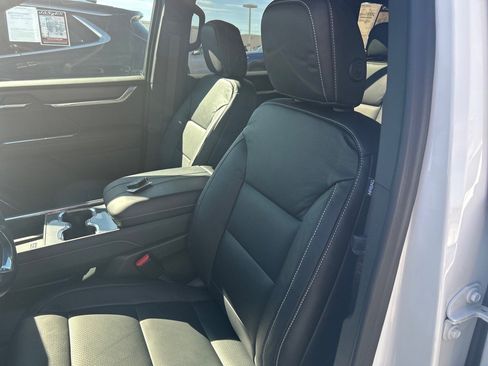 Used 2025 GMC Acadia Elevation image 32