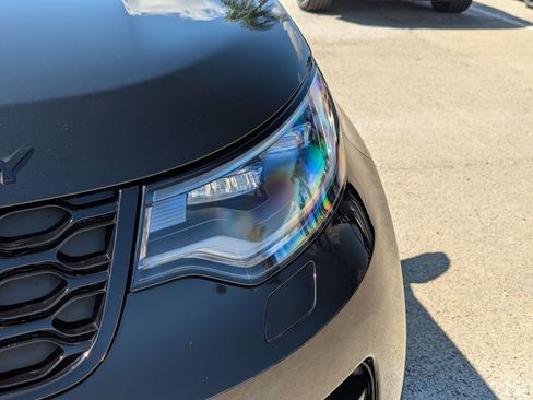 Used 2023 Land Rover Discovery S R-Dynamic image 6