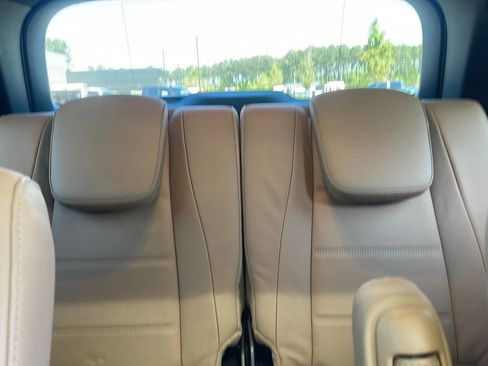Used 2025 Mercedes-Benz GLS 450 4MATIC image 26
