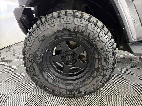Used 2021 Jeep Wrangler Unlimited Sahara AWD/4WD image 9