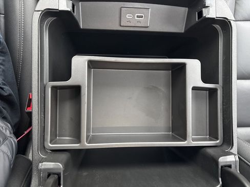 Used 2025 Chevrolet Suburban Z71 w/ Comfort Package image 34