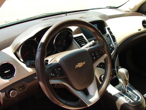 Used 2014 Chevrolet Cruze Diesel FWD image 6