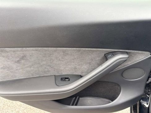 Used 2025 Tesla Model Y Long Range image 19