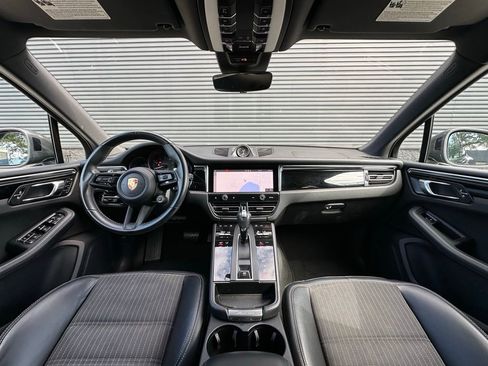 Certified 2023 Porsche Macan Turbo image 6