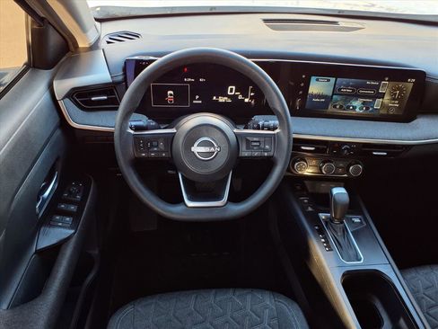 Used 2025 Nissan Kicks SV w/ Illumination Package image 14