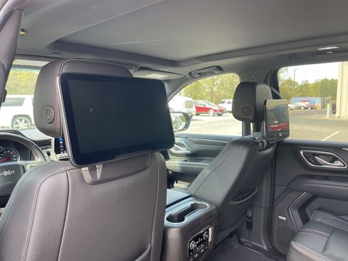 Used 2021 Chevrolet Suburban RST w/ Luxury Package image 21