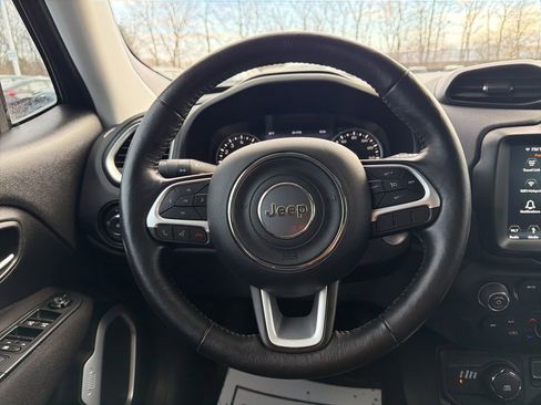 Used 2018 Jeep Renegade Latitude w/ UConnect 8.4 Nav Group image 12