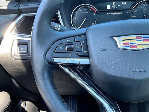 Used 2025 Cadillac XT6 Premium Luxury AWD/4WD image 20