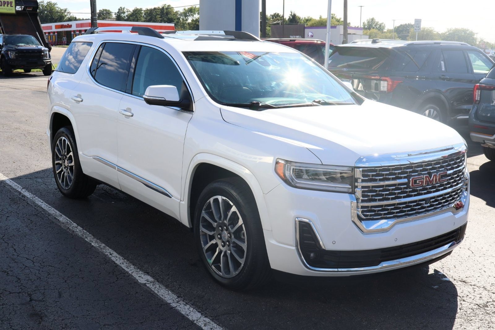 Used 2021 GMC Acadia Denali w/ Denali Ultimate Package AWD/4WD image 9