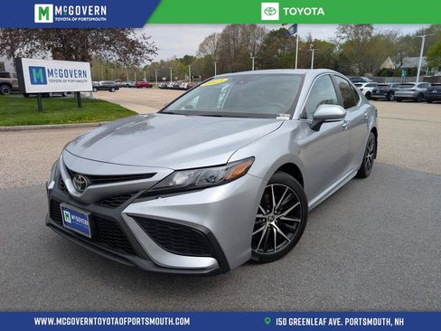 Used 2023 Toyota Camry SE FWD image 1