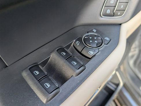 Used 2024 Ford Expedition Platinum image 12