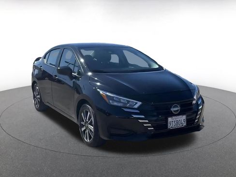 Used 2025 Nissan Versa SV image 3