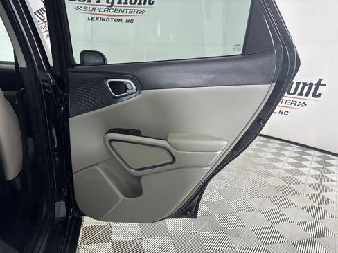 Used 2025 Kia Soul EX FWD image 28