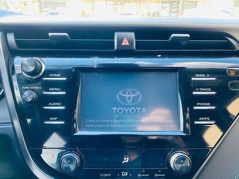 Used 2022 Toyota Camry SE FWD image 32
