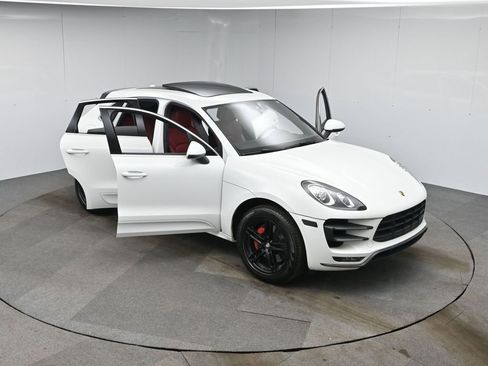Used 2015 Porsche Macan Turbo image 62