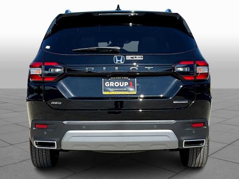 New 2025 Honda Pilot Touring image 4