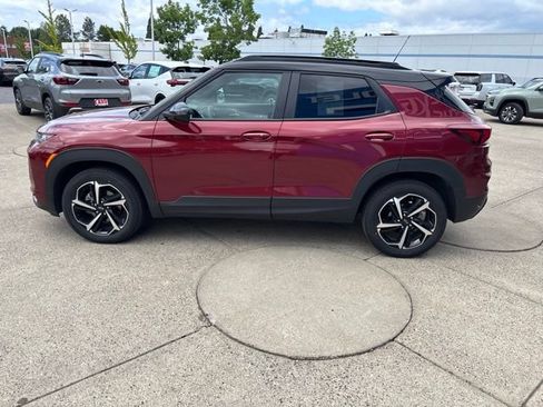 Used 2023 Chevrolet TrailBlazer RS w/ Sun and Liftgate Package AWD/4WD image 5