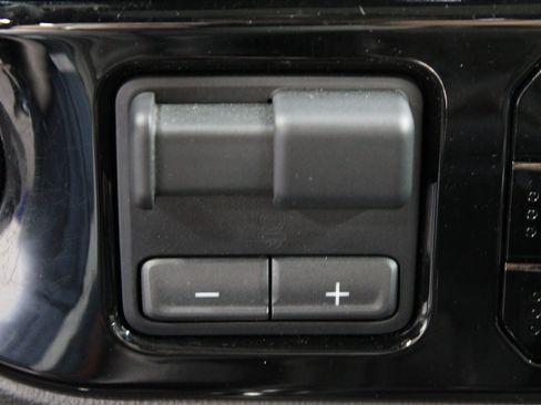 Used 2023 Chevrolet Silverado 1500 ZR2 image 65