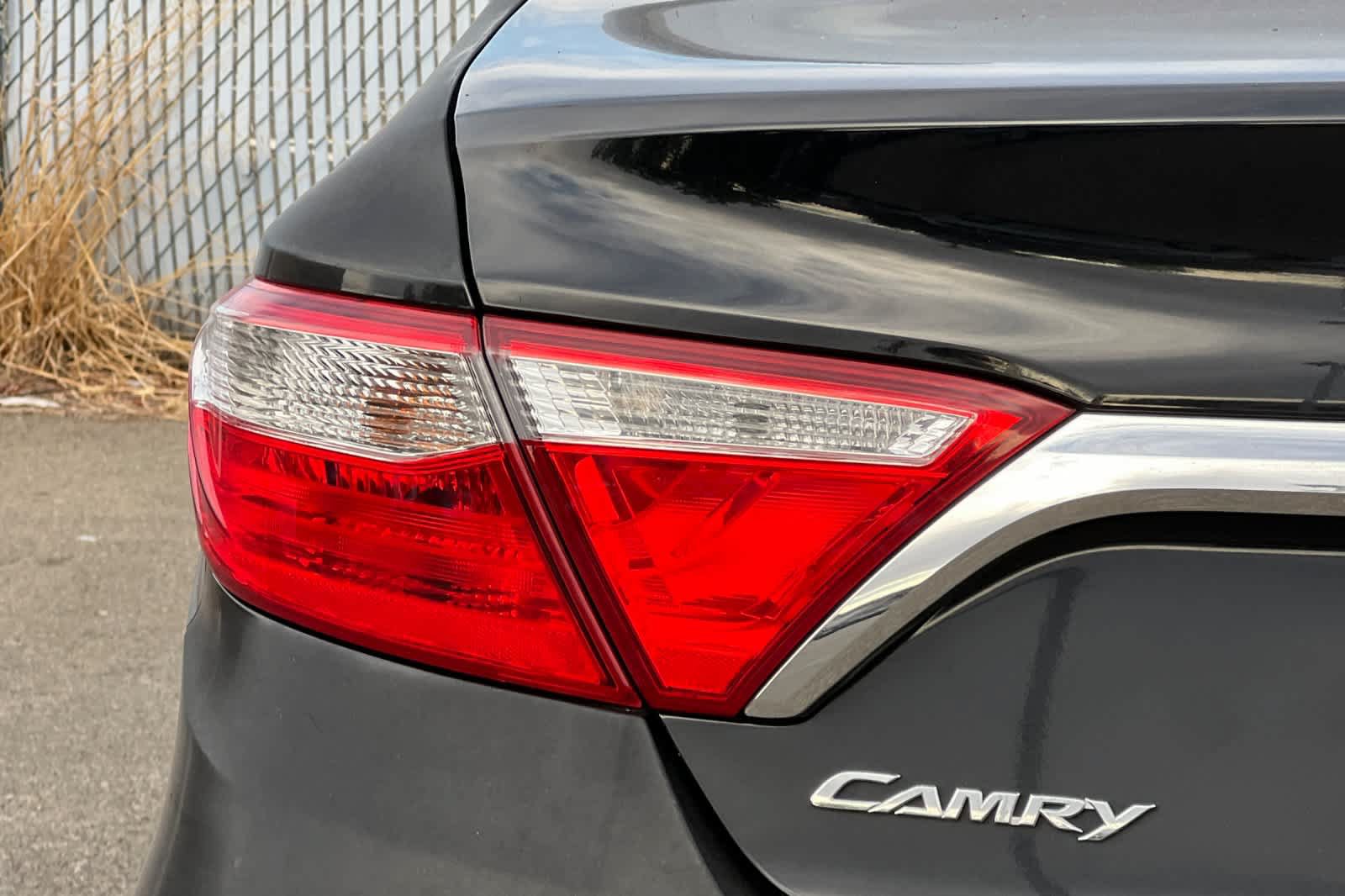 Used 2015 Toyota Camry LE FWD image 23