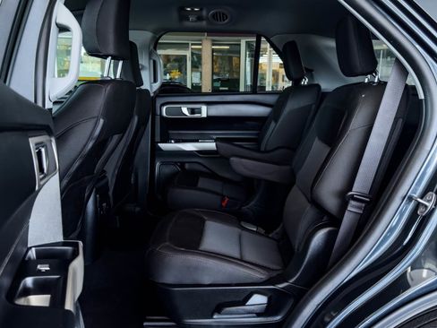 Used 2023 Ford Explorer XLT image 29