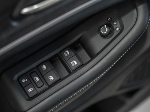 New 2025 Jeep Grand Cherokee L Limited w/ Luxury Tech Group II image 38