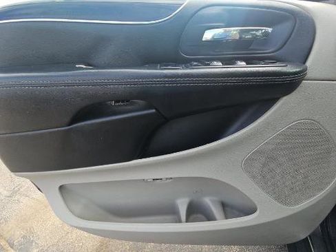 Used 2019 Dodge Grand Caravan SXT w/ Mopar Premium Addition Group image 10