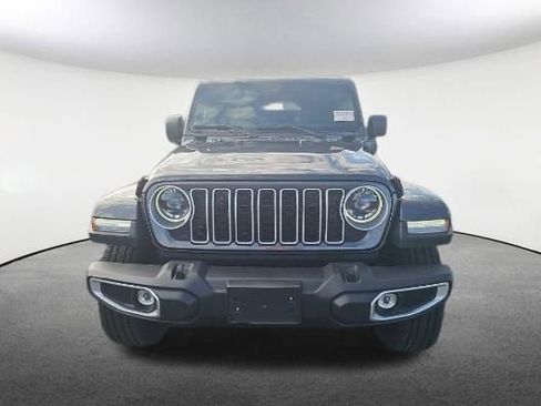Used 2025 Jeep Wrangler Unlimited Sahara image 2