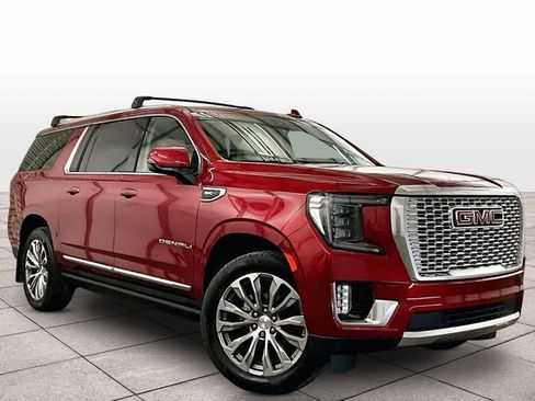 Used 2021 GMC Yukon XL Denali w/ Denali Premium Package AWD/4WD image 2