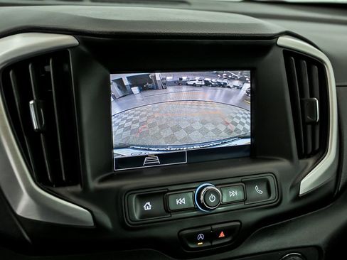 Used 2024 GMC Terrain SLE w/ Driver Convenience Package FWD image 21