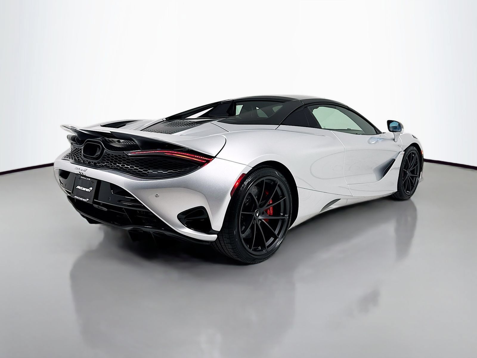 Used 2026 McLaren 750S Spider RWD image 7
