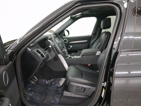 Used 2025 Land Rover Discovery Dynamic SE image 5