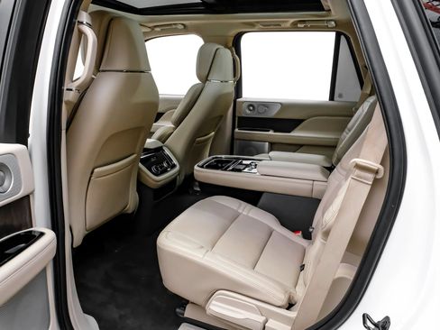 Used 2020 Lincoln Navigator Reserve w/ Luxury Package AWD/4WD image 32