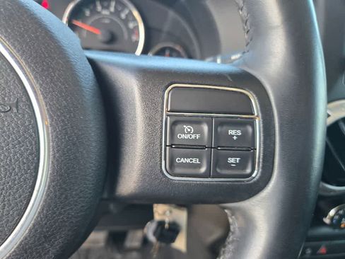 Used 2018 Jeep Wrangler Unlimited Sahara w/ Connectivity Group AWD/4WD image 20