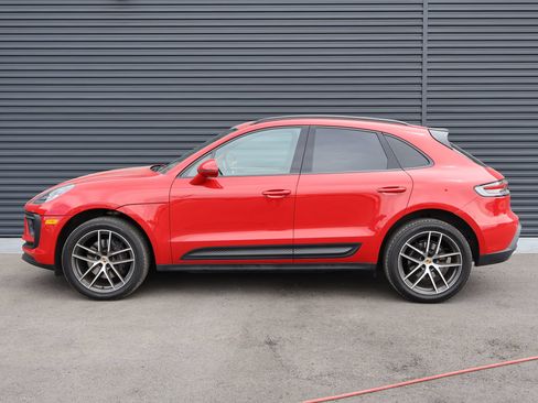 Used 2022 Porsche Macan AWD/4WD image 2