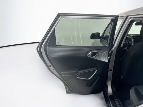 Used 2025 Kia Soul LX w/ LX Technology Package FWD image 25