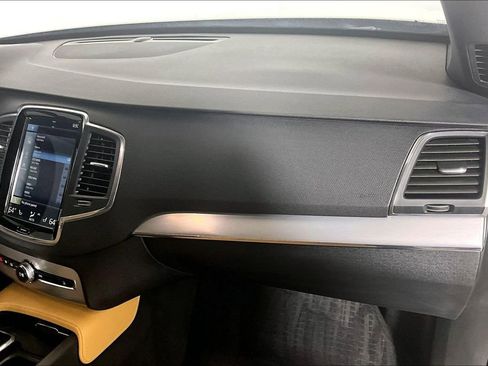 Used 2018 Volvo XC90 T5 Momentum w/ Convenience Package image 12