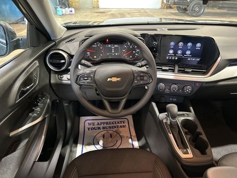 New 2026 Chevrolet Trax LS w/ LS Convenience Package FWD image 23