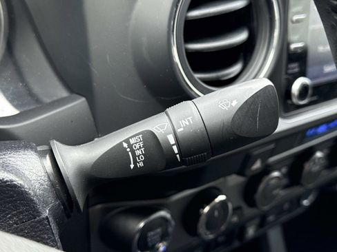 Used 2022 Toyota Tacoma TRD Off-Road image 10