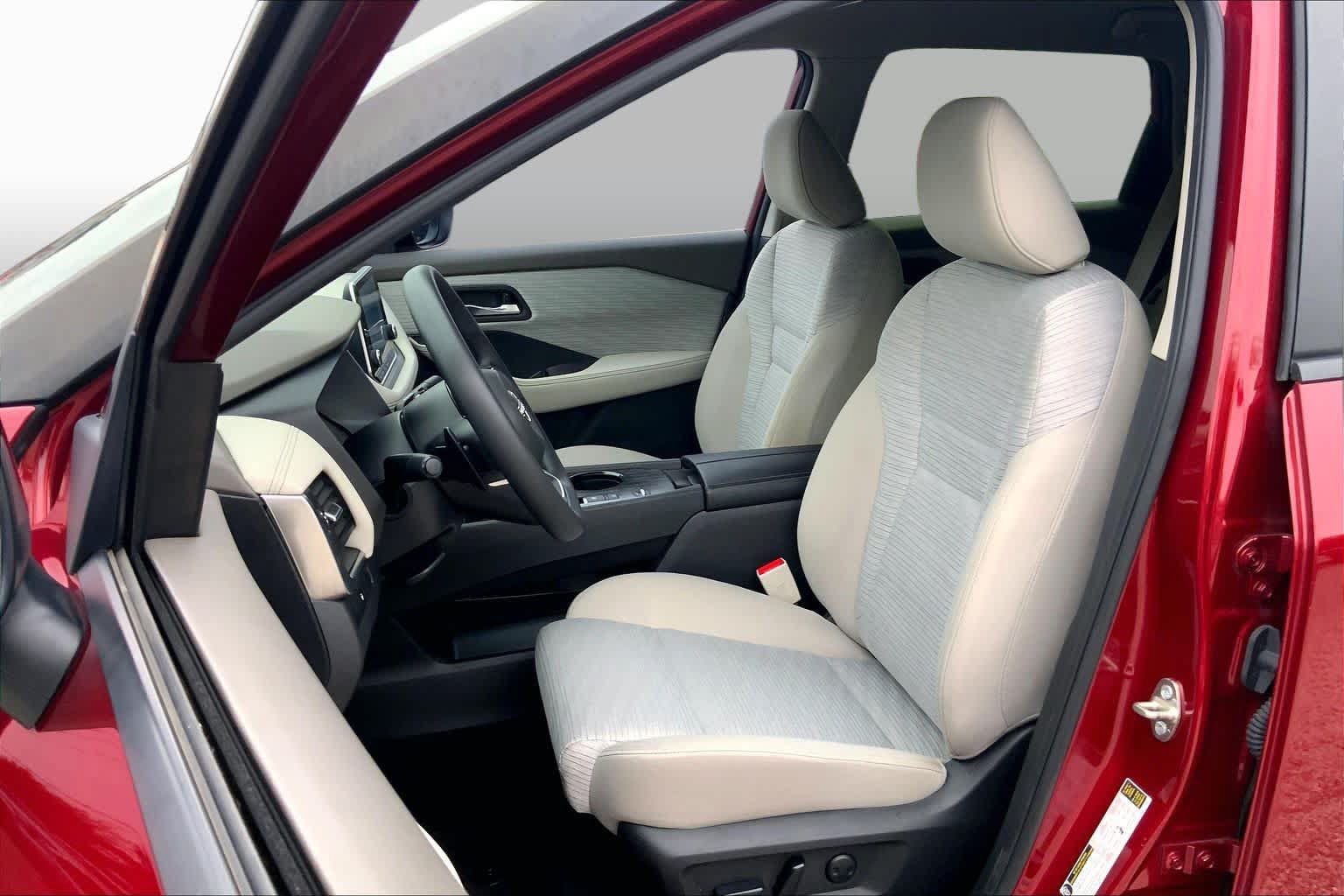 Used 2023 Nissan Rogue SV FWD image 8