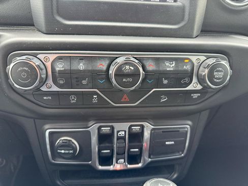 Used 2020 Jeep Wrangler Unlimited Sahara w/ Safety Group AWD/4WD image 15