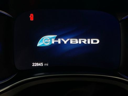 Used 2024 Chrysler Pacifica Premium image 20