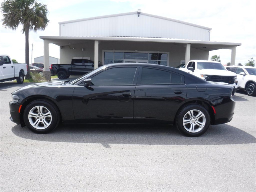 Used 2017 Dodge Charger SE RWD image 1