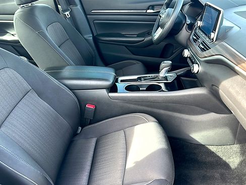 Used 2024 Nissan Altima 2.5 SV image 23