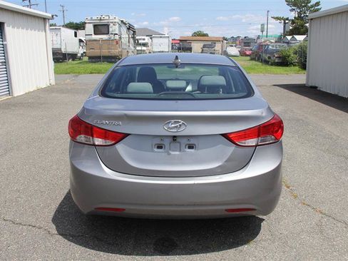 Used 2013 Hyundai Elantra GLS w/ Preferred Pkg FWD image 6