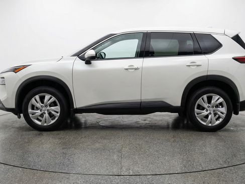 Used 2025 Nissan Rogue SV image 5