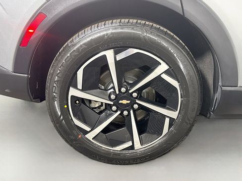 Used 2025 Chevrolet Equinox EV LT image 32