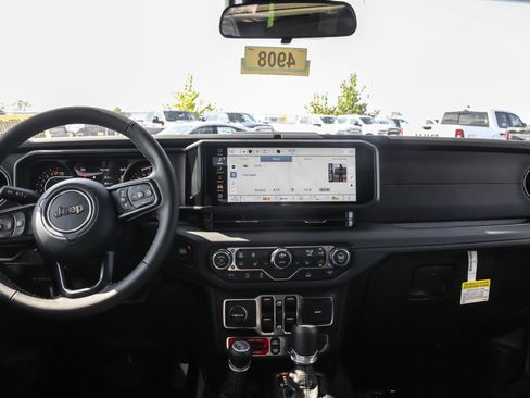 New 2025 Jeep Gladiator Rubicon w/ Convenience Group image 15