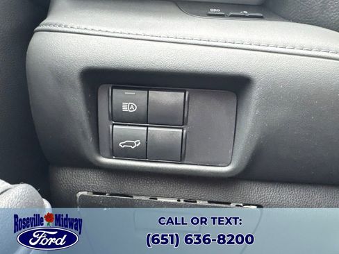 Used 2020 Toyota Highlander XLE AWD/4WD image 25