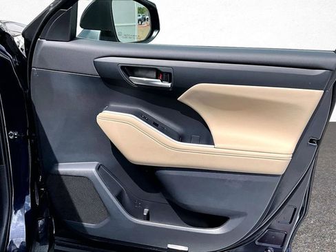 Used 2024 Toyota Highlander XLE image 29