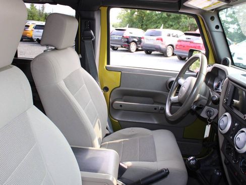 Used 2008 Jeep Wrangler Unlimited Sahara AWD/4WD image 11